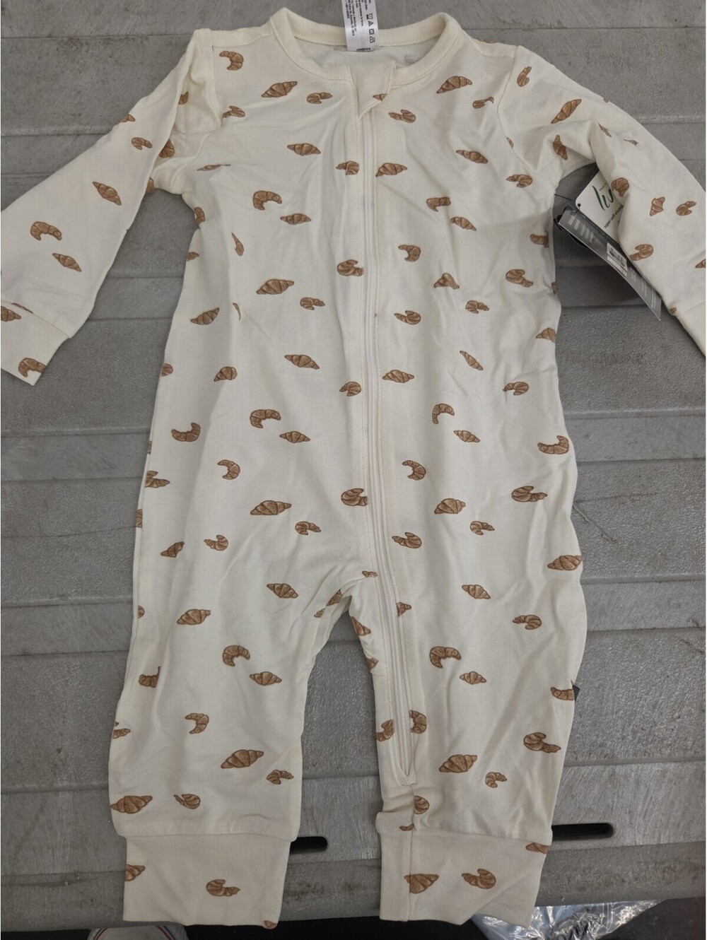 Modern moments croissant baby Sleeper 6/9 M